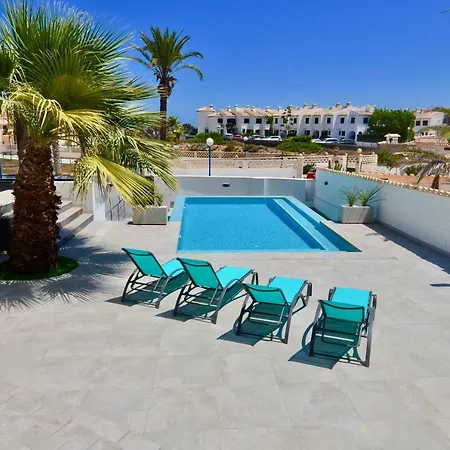 Exclusive Beachfront Vila *