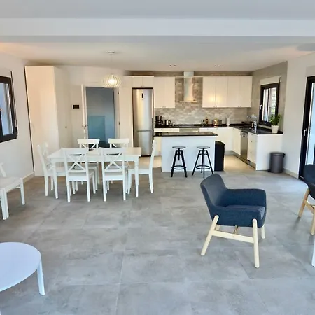 Exclusive Beachfront Vila Cabo Roig