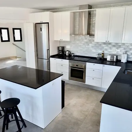Exclusive Beachfront Vila Cabo Roig