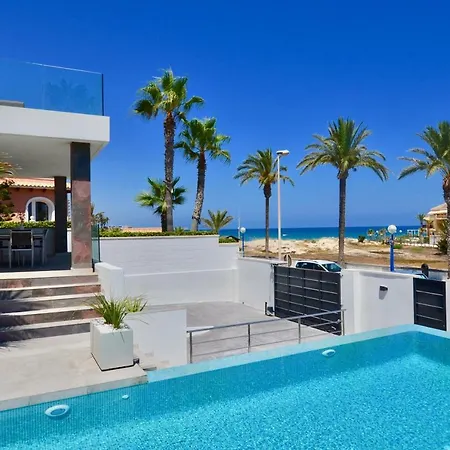 Exclusive Beachfront Vila Cabo Roig