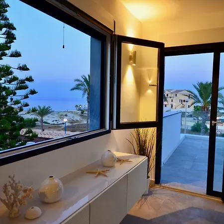 Exclusive Beachfront Vila Cabo Roig