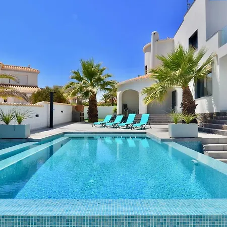Exclusive Beachfront Vila Cabo Roig