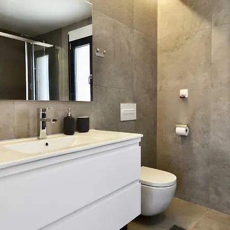 Exclusive Beachfront Vila *